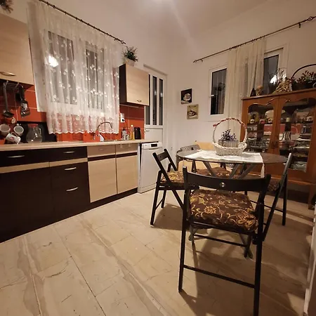 Valerias House شقة